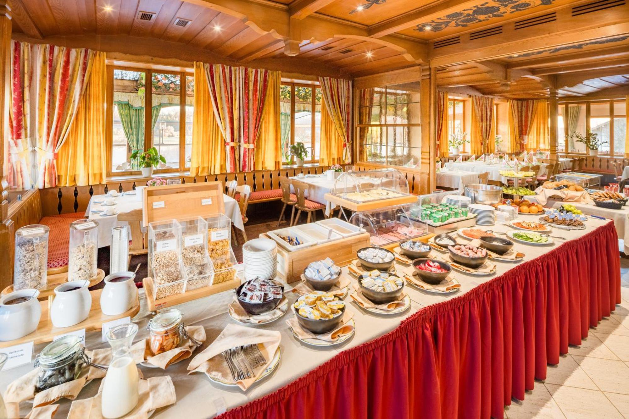 אברסברג Hotel-Gasthof Huber מראה חיצוני תמונה
